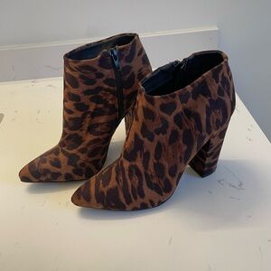 BNWOT Shoedazzle cheetah, suede ankle booties